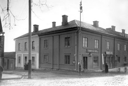 Tiedosto:20100524113103!Raatihuoneenk Linnankn kulma R77.jpg