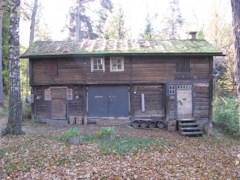 Tiedosto:800px-Larin Kyöstin kotitalo.jpg