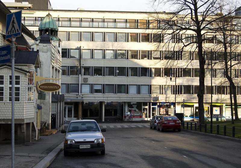 Tiedosto:800px-Kirkkorinne2 uusi.jpg