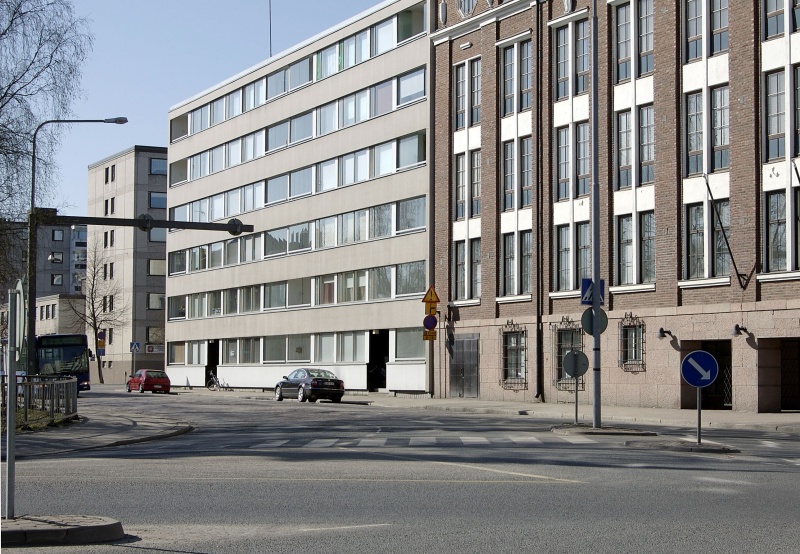 Tiedosto:800px-Arvi karistonkatu 3 vari.jpg