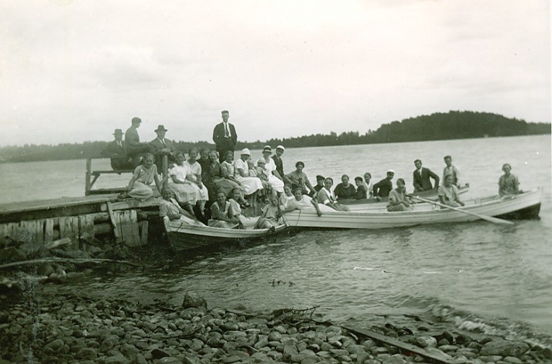 Tiedosto:800px-Ok laivalaituri 1925.jpg