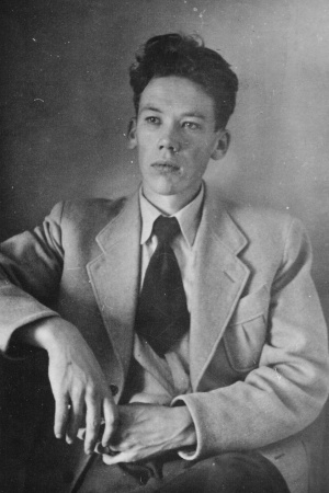 Tiedosto:300px-Tuomo nuorena.jpg