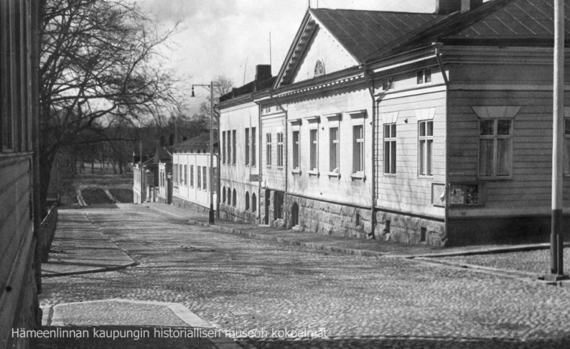 Tiedosto:800px-Hallk32 B335.jpg