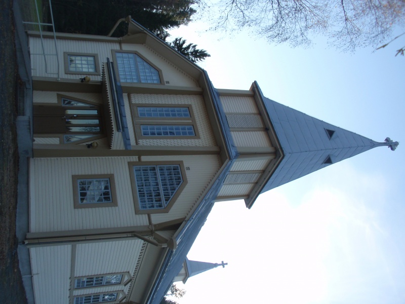 Tiedosto:800px-Mommilan kirkko.jpg