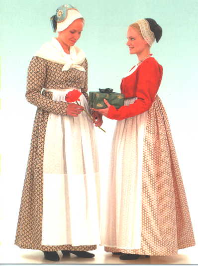 Tiedosto:20090930061951!Lopen naisen kansallispuku.jpg