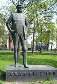 Tiedosto:200px-Sibeliuksen patsas.jpg