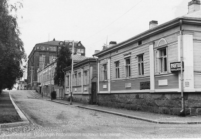 Tiedosto:400px-ArviKaristonk9 A1637.jpg