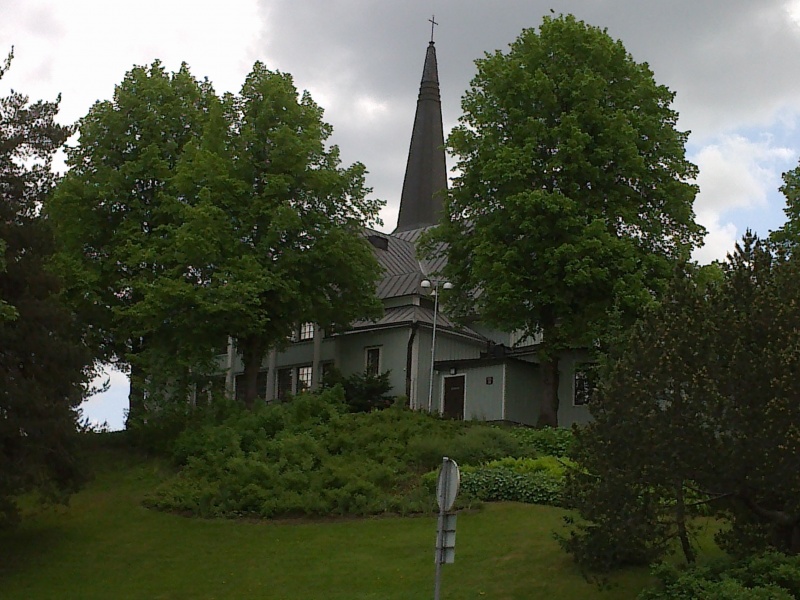 Tiedosto:800px-Riihimäen keskuskirkko.jpg