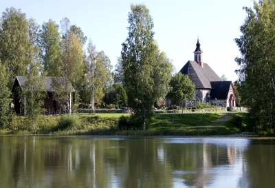 Tiedosto:400px-Renko museo ja kirkko.jpg