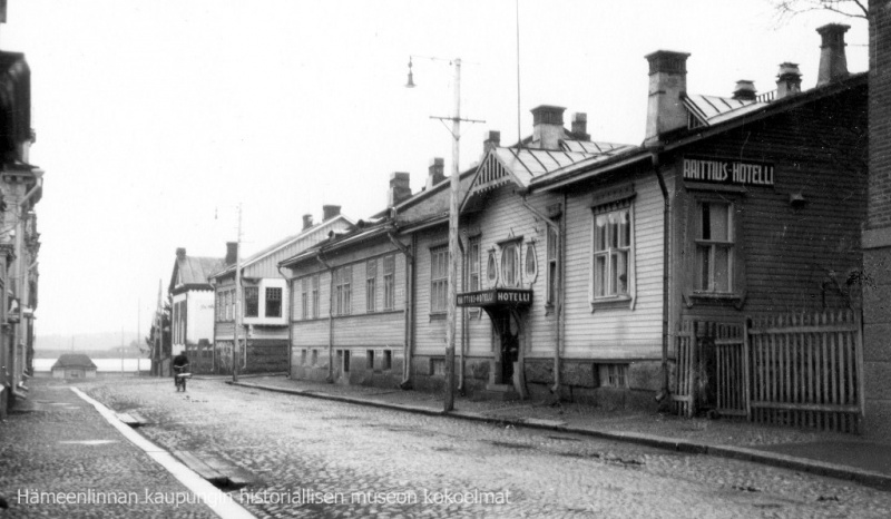 Tiedosto:800px-Arvi Karistonk3 mv.jpg