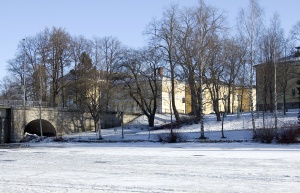 Tiedosto:300px-Viiptie tervkeskus uusi.jpg