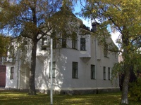 Tiedosto:200px-Schmausserin huvila.jpg