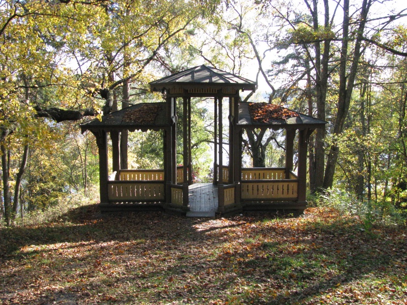 Tiedosto:800px-Kaupunginpuisto Parkki.jpg