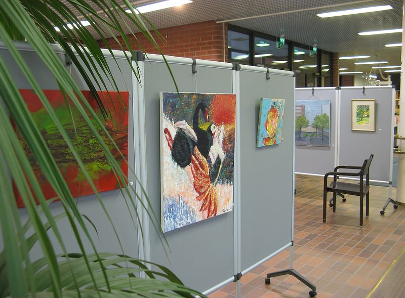 Tiedosto:Vuosinayttely 2015 yleiskuva 1.JPG