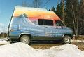 Valokuva: tunturimaalaus pakettiauton kyljessä