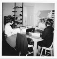 Kirjastonhoitajia työnsä äärellä pääkirjastossa 28.3.1967