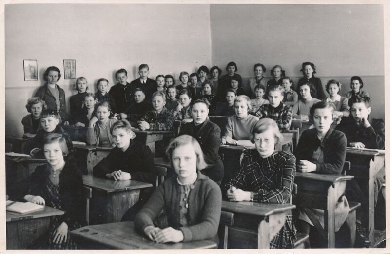 Tiedosto:Lammin yhteiskoulun toinen luokka 1952.jpg