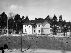 Lahden kylän ensimmäinen kansakoulu. Lähde: Lahden kaupunginmuseon kuva-arkisto.